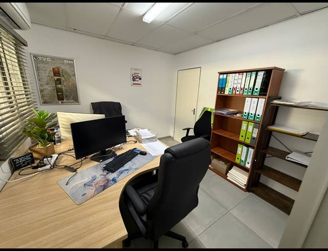 410M² WAREHOUSE TO LET IN SPARTAN